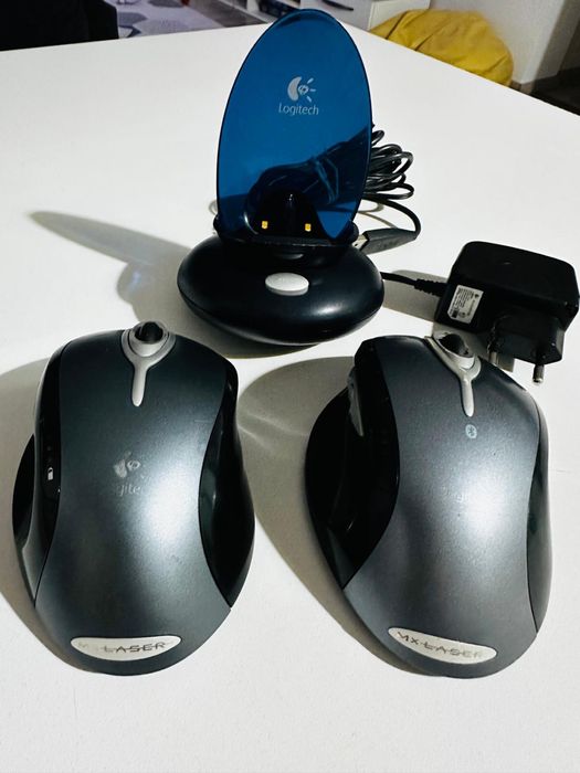Se vand 2 mouse-uri Logitech