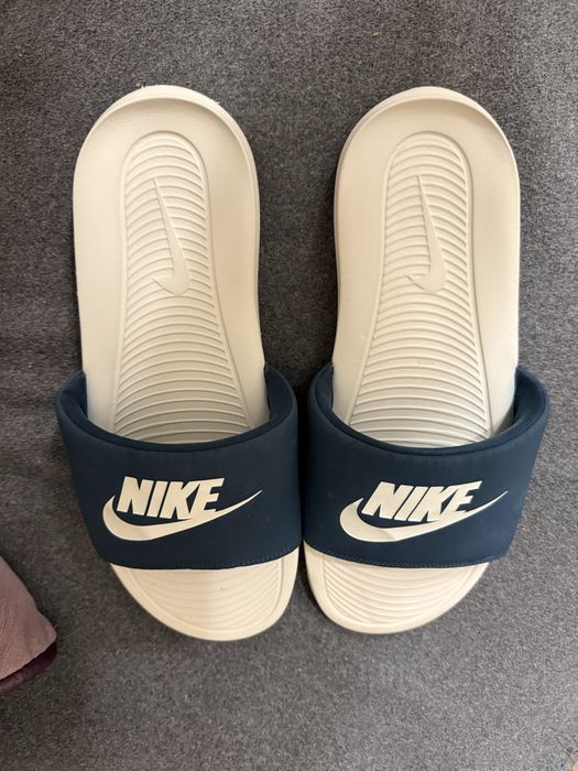 Nike джапанки.
