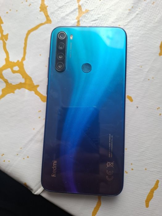 Продаю redmi 8 телефон