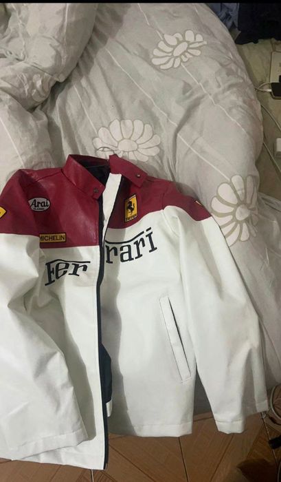 Кожанка с эмблемой Ferrari