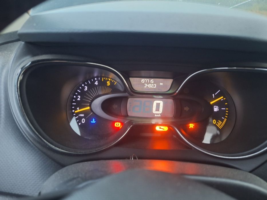 dezmembrez renault captur 1.5 dci