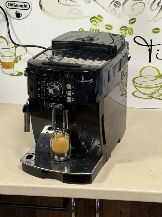 Кафемашина кафе автомат delonghi magnifica S с гаранция