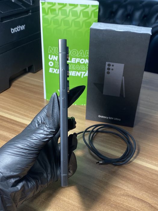 Samsung Galaxy s24 ultra • 256 GB • Titanium Black