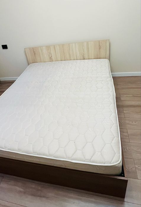 Продам кровать с матрасом