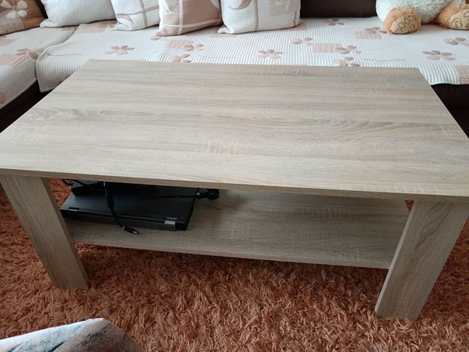 Холна масичка  светла на цвят