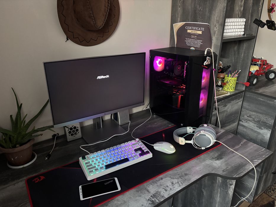 Продам пк полный комплект (пк, моник, клава, мышь, наушшники)