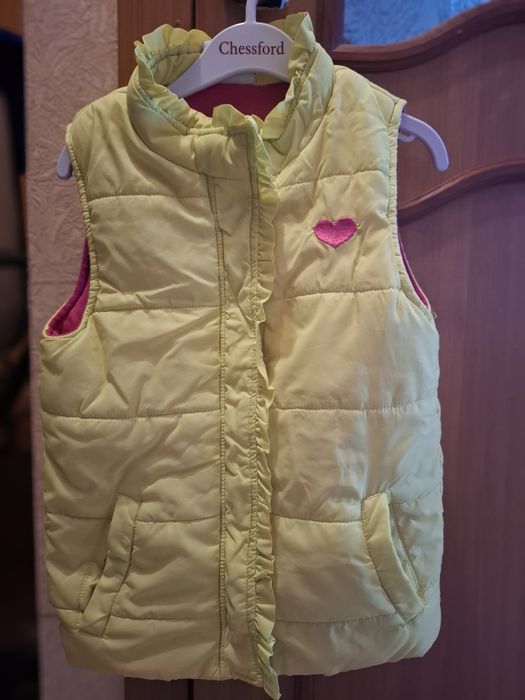 Тёплая жилетка для девочки из Германии