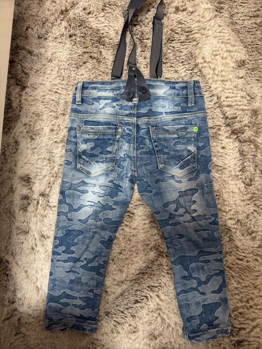 Детски дънки с тиранти