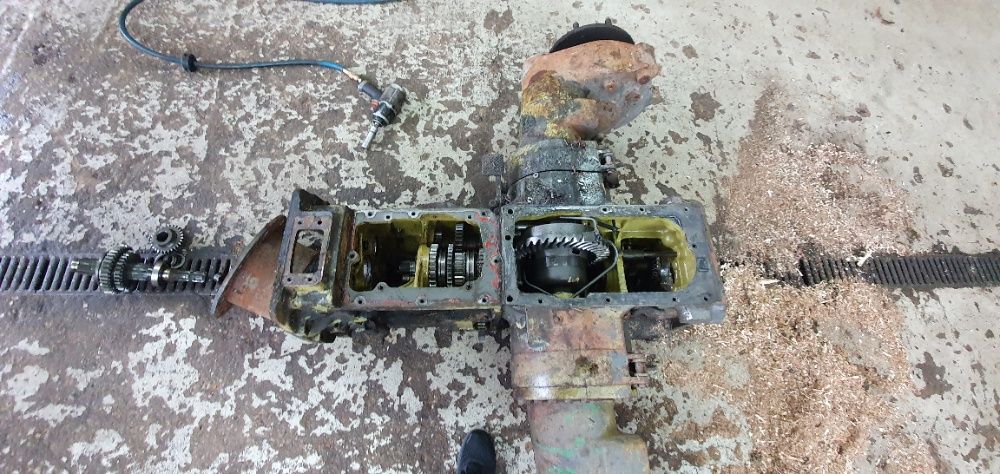 Dezmembrez tractor Case Cx 80