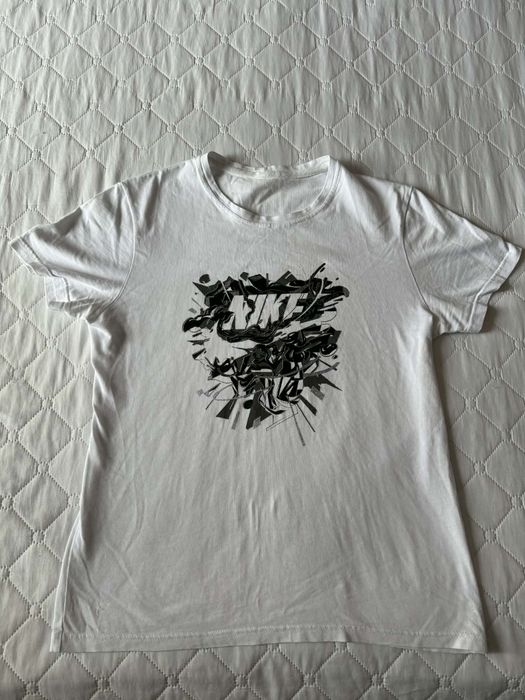 Бяла тениска Nike – размер S