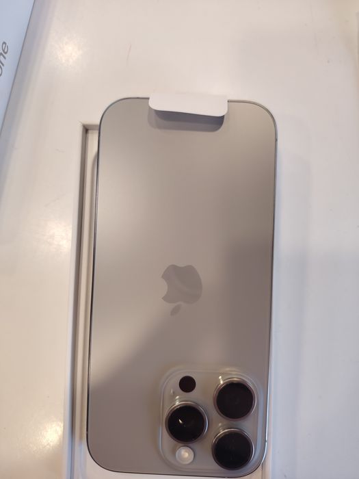 iPhone 16 pro 128gb natural desert titanium