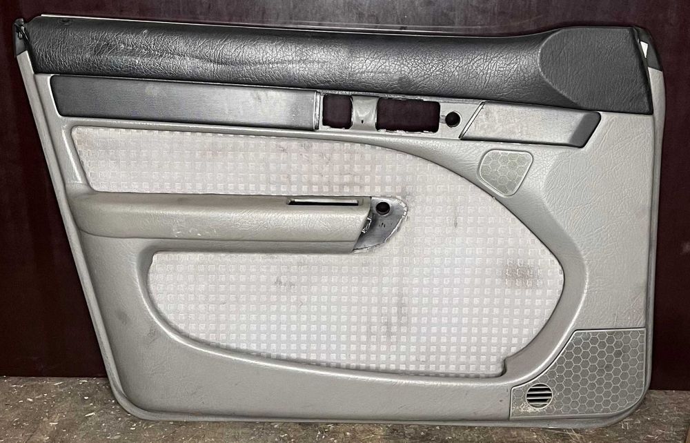 TitanAuto Audi A6 C4 дверные карты