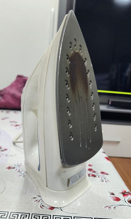 Продаётся утюг .