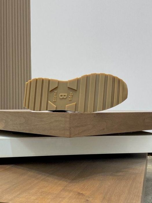 Кафяви обувки Berluti обаждьте на вйбера