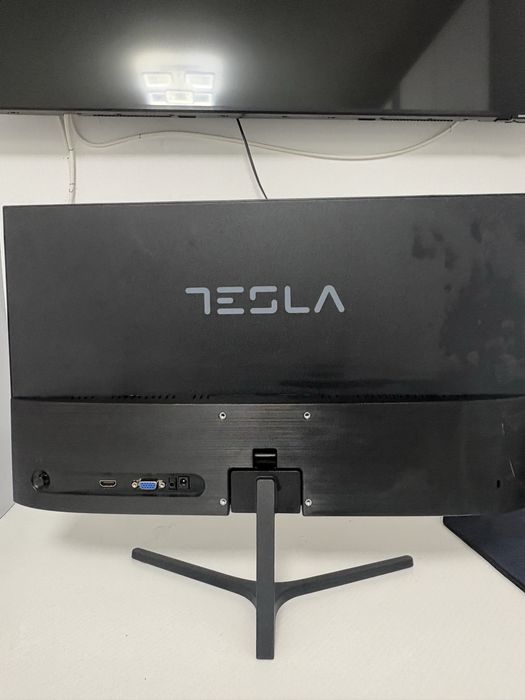 Vand Monitor Tesla 22’