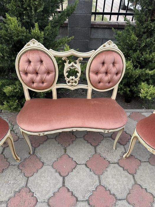 Bancuta si doua scaune stil Louis XVI