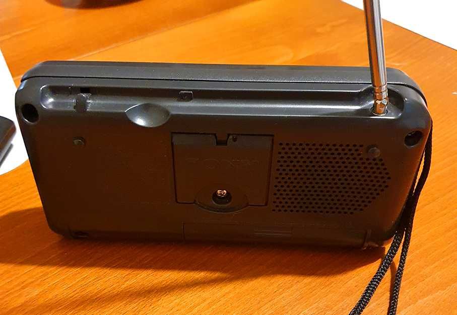 Радио SONY, тричестотно, неизползвано