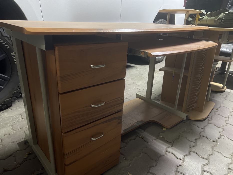 Продам стол компьютерный