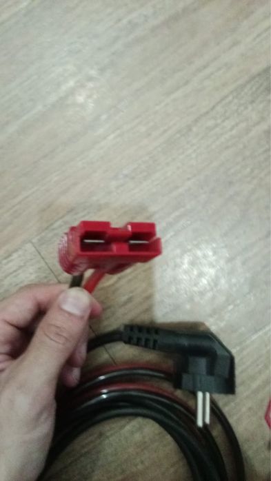 Универсальное зарядное устройство ZHF2420