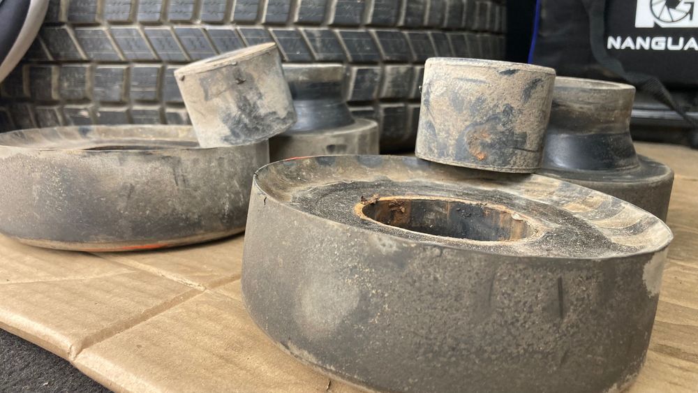 Jeep Grand Cherokee ECU 4.0L6. Подложки 5см