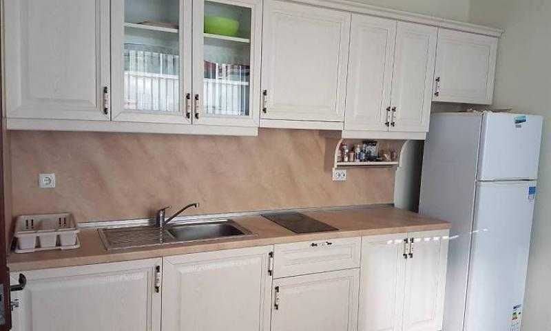 Тристаен апартамент със самостоятелна кухня