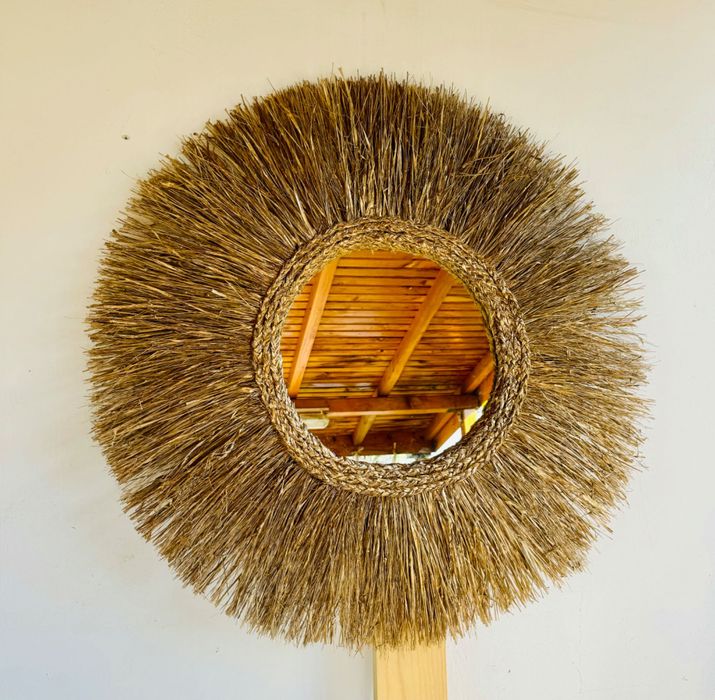 Огледало с рамка от естествена рафия – бохо акцент с характер!