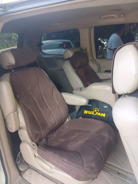 Rent car 8 kishil Carnival