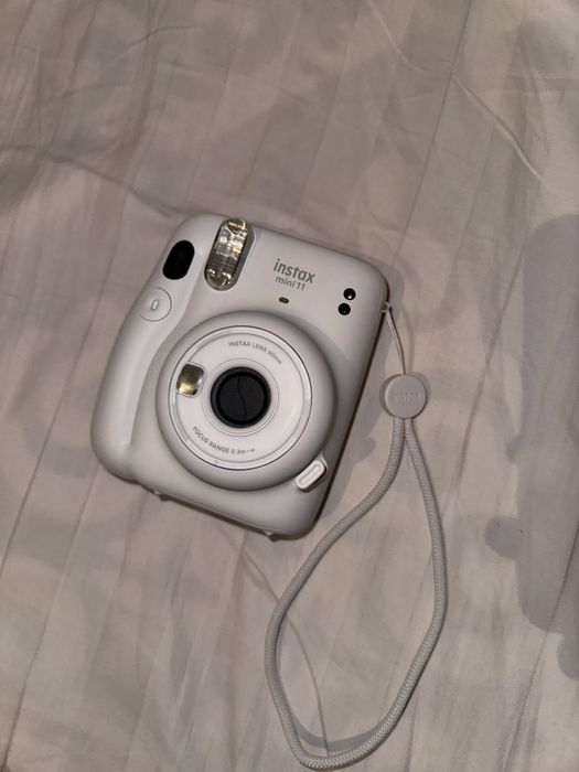 Продам instax mini 11