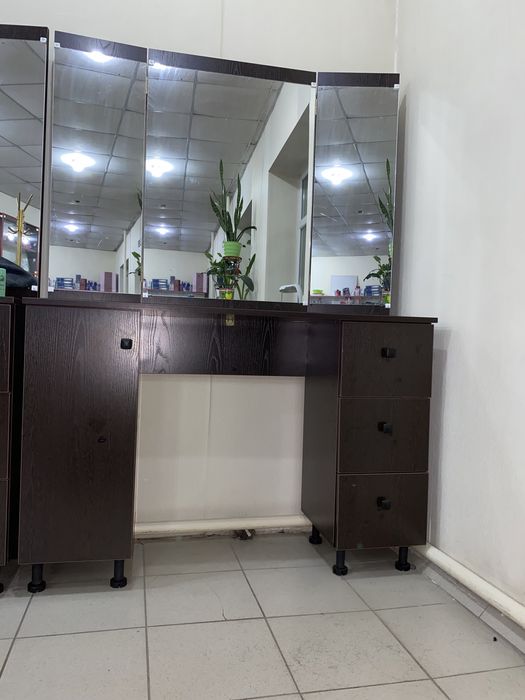 зеркало с тумбой для парикмахера