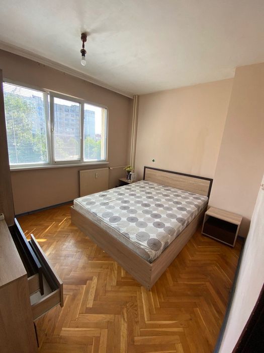 Отдавам под наем.