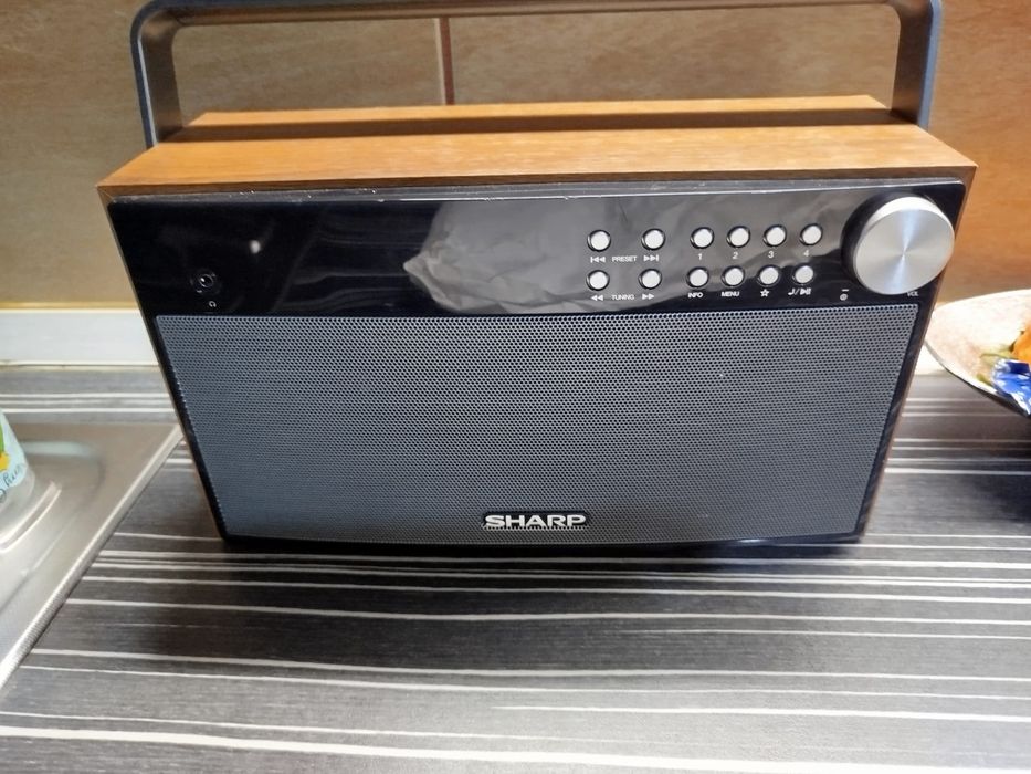 Radio stereo Sharp lemn cu Bluetooth , DAB si FM , autoscan si Rds
