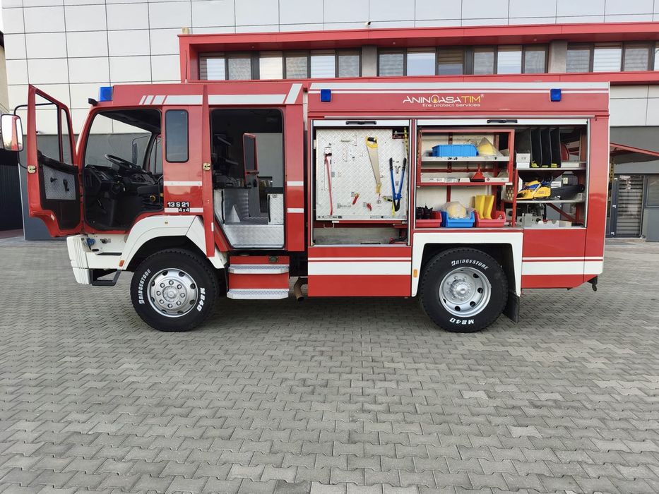 Mașina de pompieri Steyr 4x4, echipată si înmatriculată