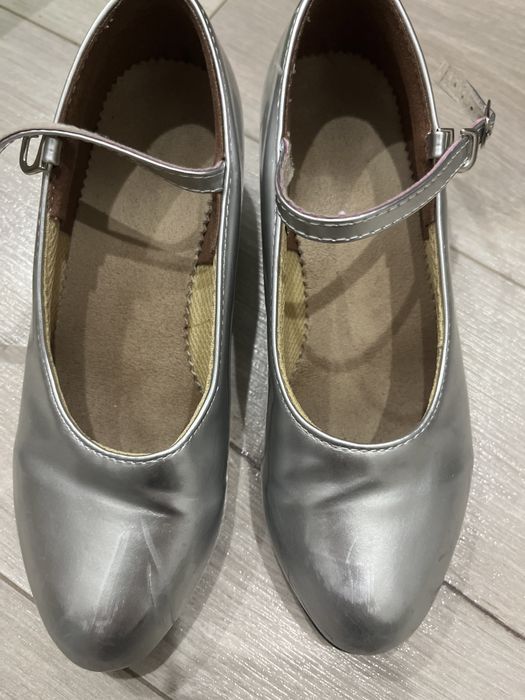 Продам туфли для танцев серебристый