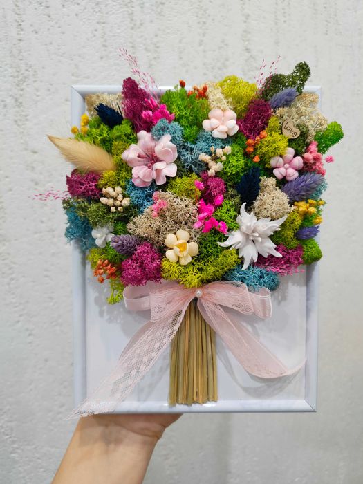 Букет в рамка от скандинавски мъх