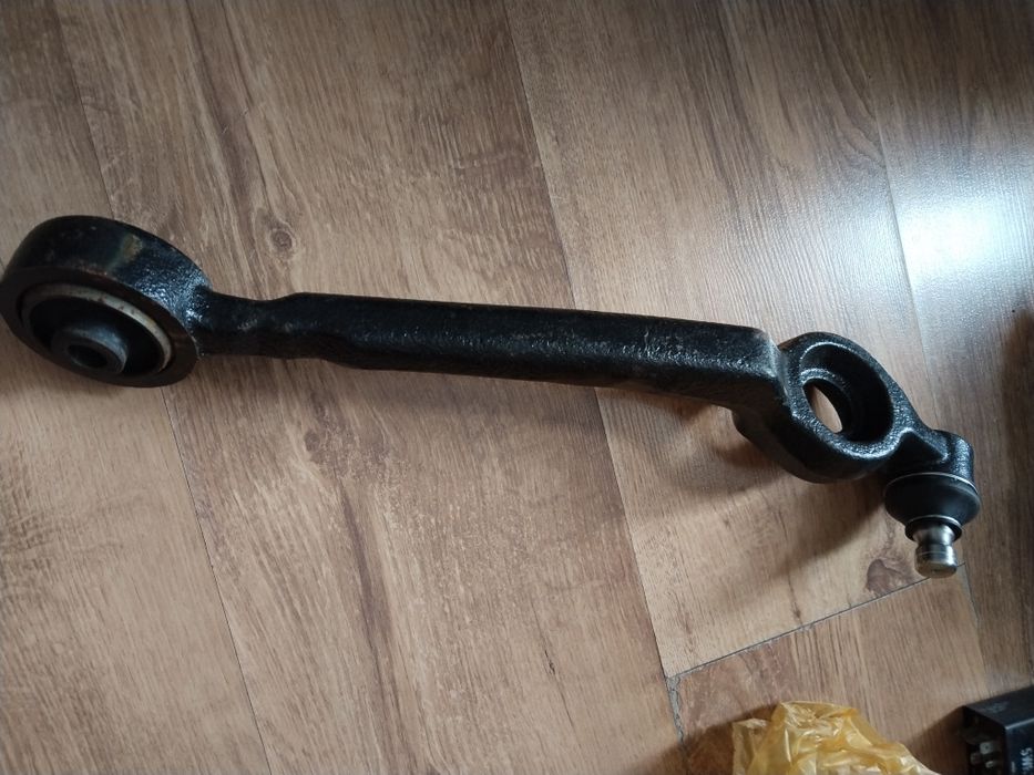 Рычаг на Ауди 100 с4