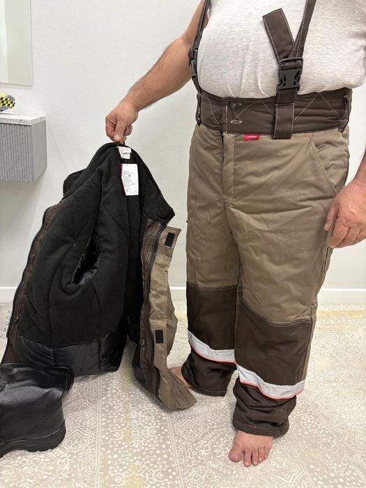 Спец. Одежда и кожаные сапоги