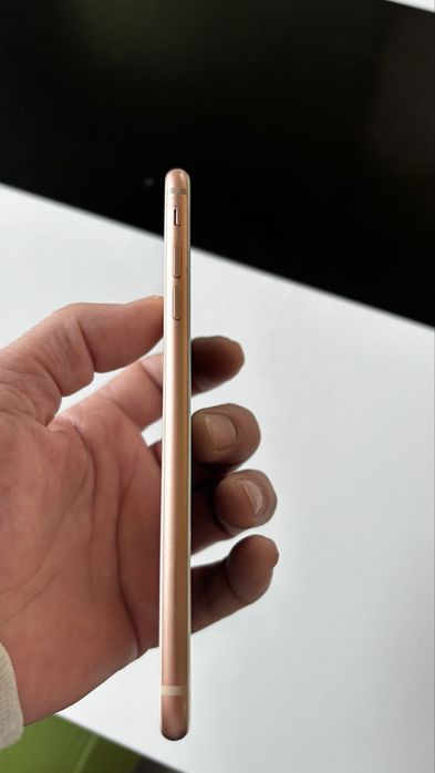 Продавам Iphone 8 Plus перфектен