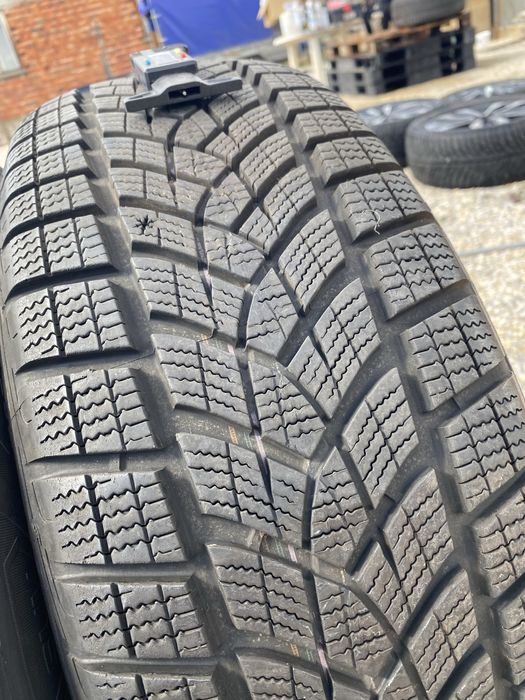 215/60/17 Гудиар Зимни