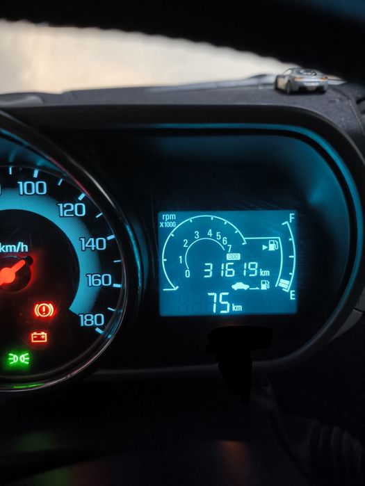 Спарк автомашинаси тез ва арзон сотилади