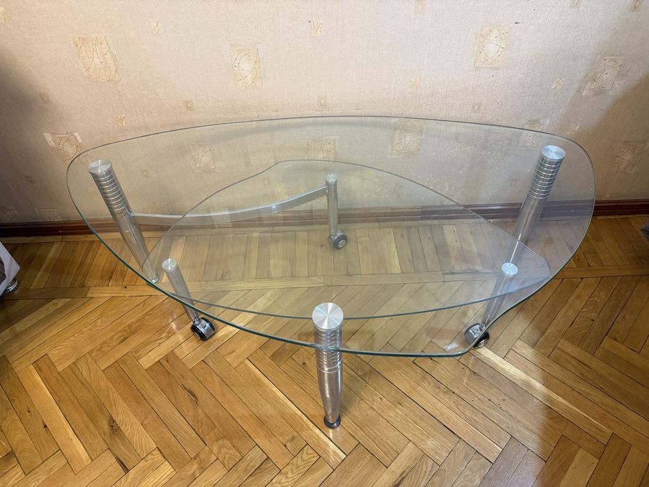 Biblioteca si masuta de cafea de sticla