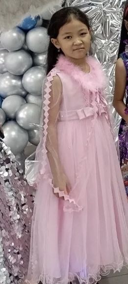 Продаю нарядное платье на 8-9 лет