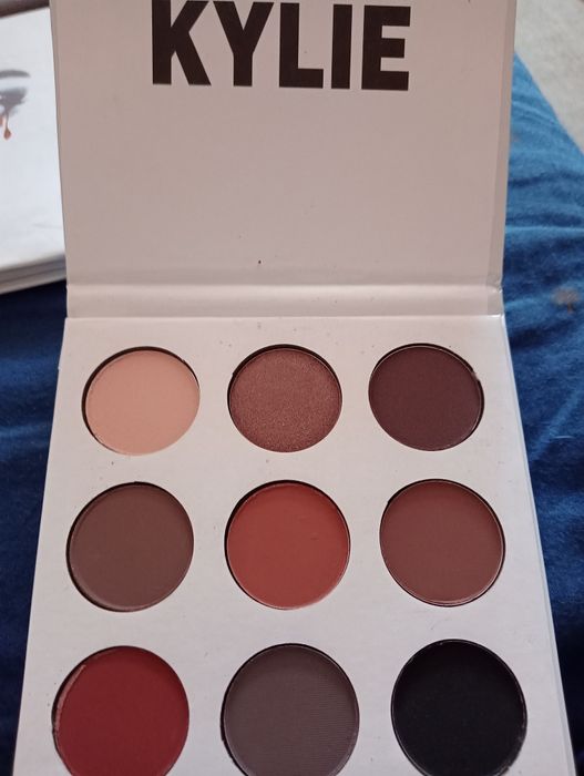 Vând palete Clarins