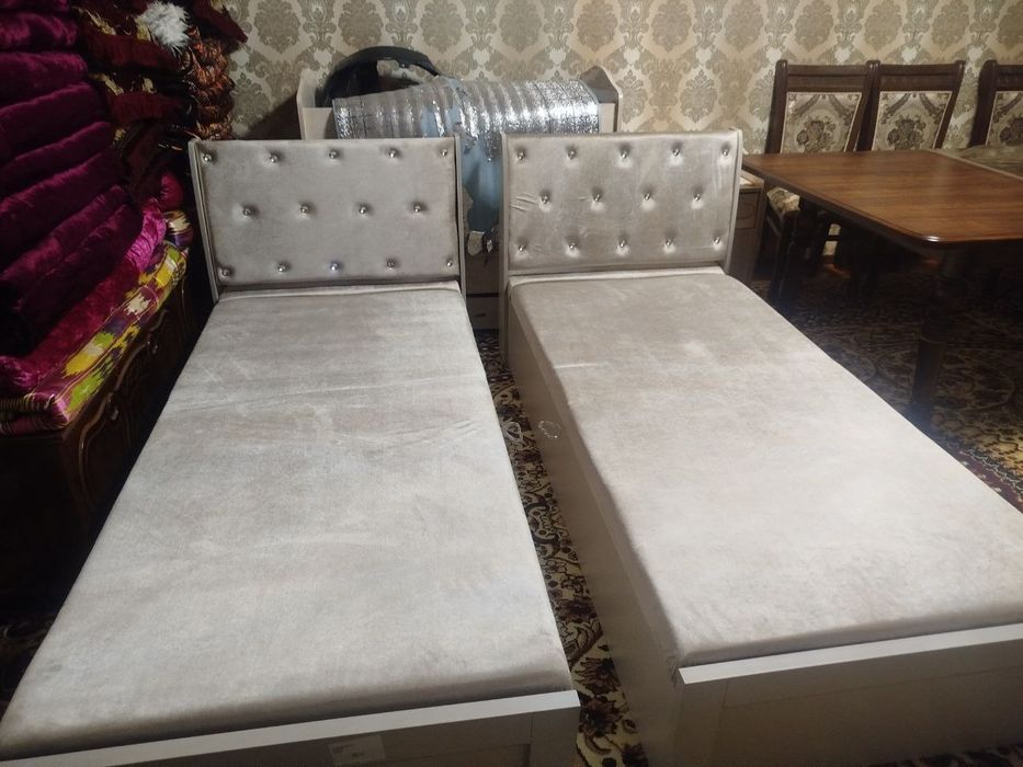 Divan kravat sotiladi