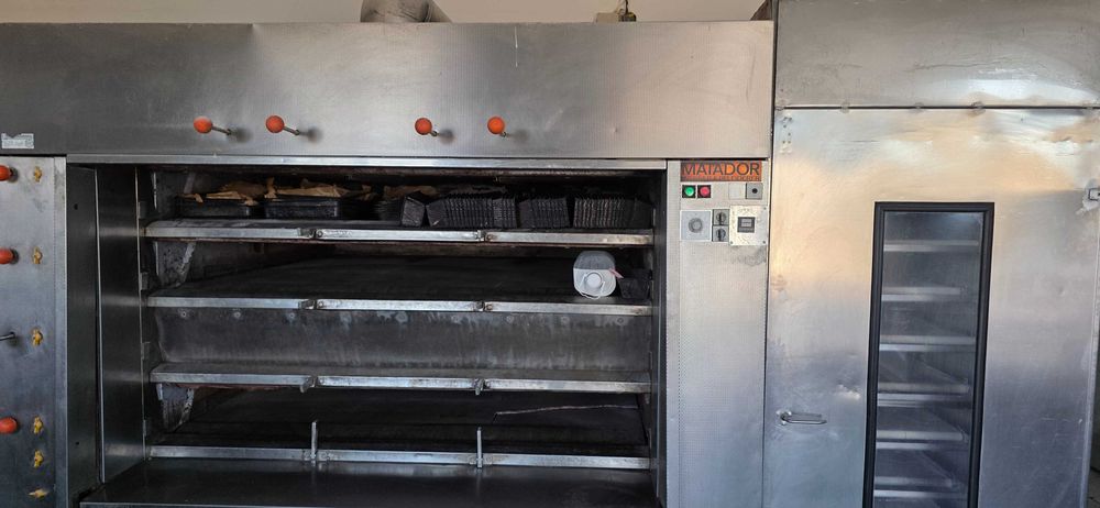 Vând Brutărie - Patiserie, teren 1.2 hectare, panouri fotovoltaice.