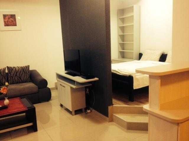 Дава се под наем Двустаен апартамент в Бургас, Възраждане - 45 кв.м за 204 € - Снимка #1