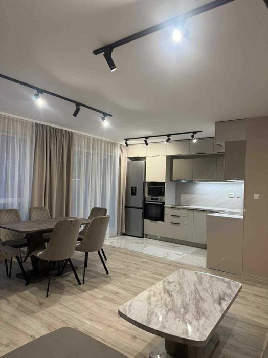 Дава се под наем Тристаен апартамент в Пловдив, Коматевски възел - 100 кв.м за 648.21 € - Снимка #2