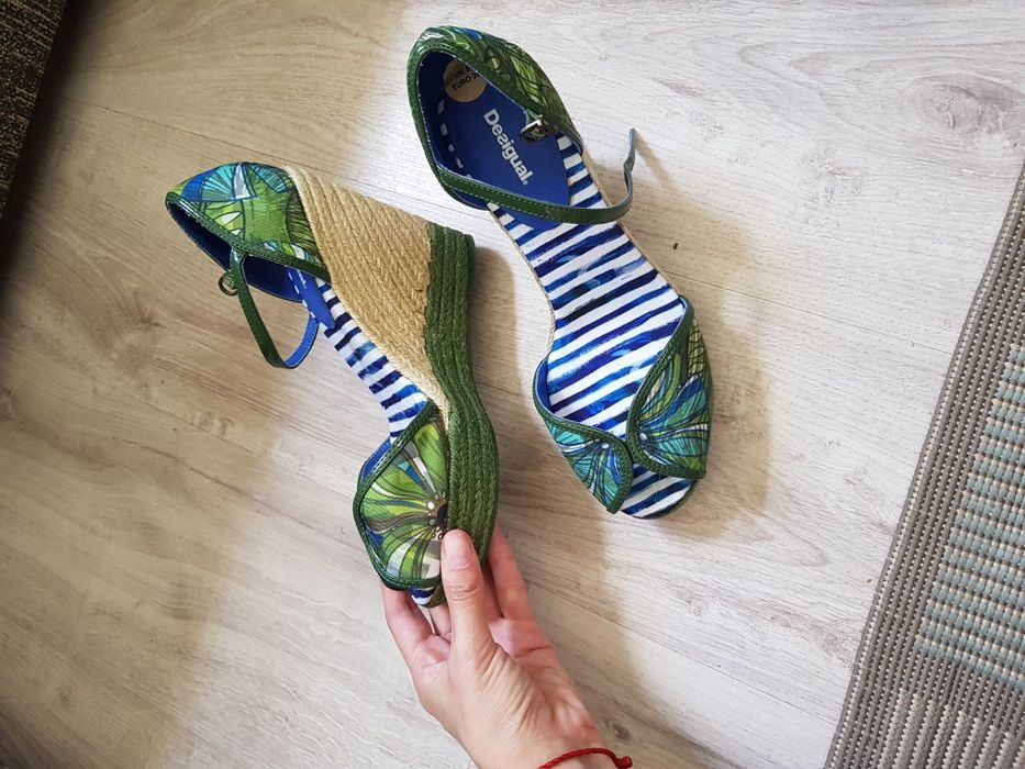 Новые босоножки