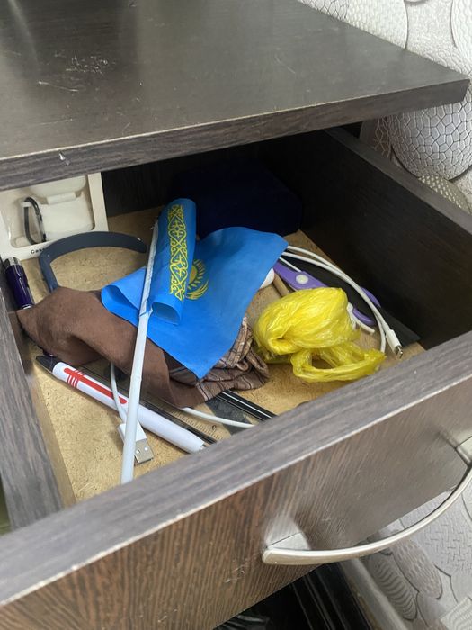 стол учебный отличное состояние