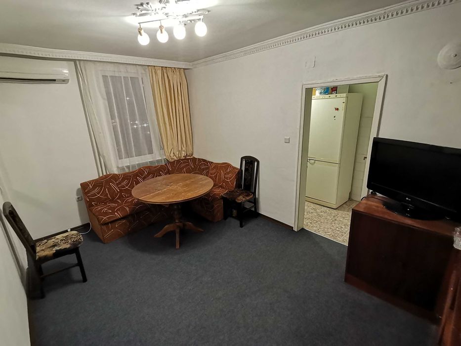 Дава се под наем Тристаен апартамент в Бургас, Център - 80 кв.м за 204 € - Снимка #1