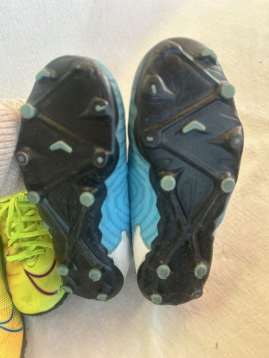 Футболни обувки / стоножки / бутонки 35 н.